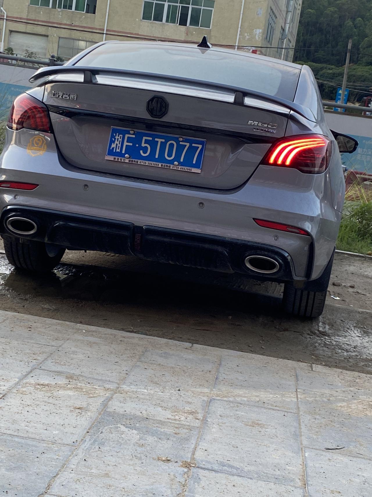 名爵6 突然左边转向灯 后尾灯前面LED灯都不亮了是什么情况 才8000公里的车