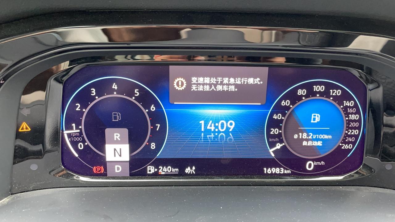 大众途昂 事情这样，4月份的时候，走山路突然就挂不上档位了。因为还在质保期所以就被拖车回了4s店然后等配件，电脑检测刷了