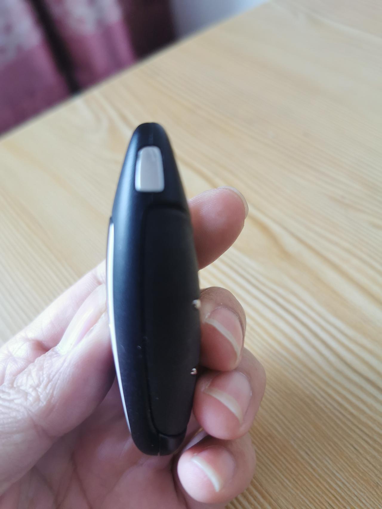 名爵6车钥匙旁边白色按钮是干嘛的？