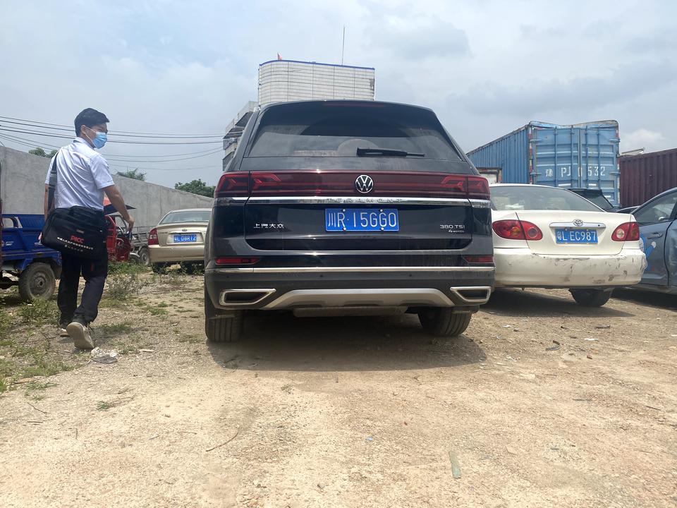 大众途昂 对方逃逸无人员伤亡，这种只能赔修车钱吗？后叶子板要切割，新车才开2个多月，不能提出赔偿吗？