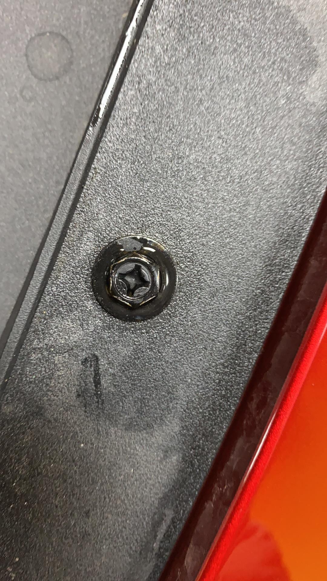 名爵6 大家有螺丝拧过的痕迹吗？