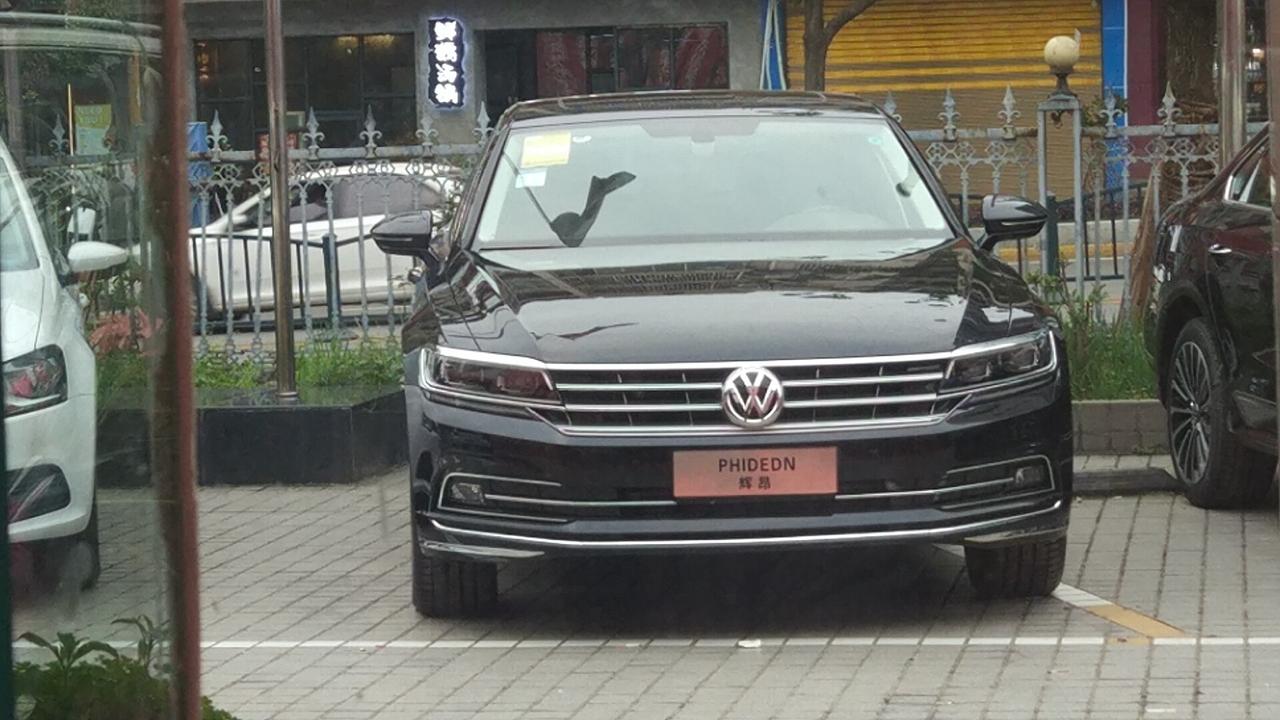 定了个辉昂低配，颜色要珠光银选装辉光大灯，开始4S店说只有黑色才能选装，让我换黑色，但是我亲自给厂商销售咨询客服打过2次