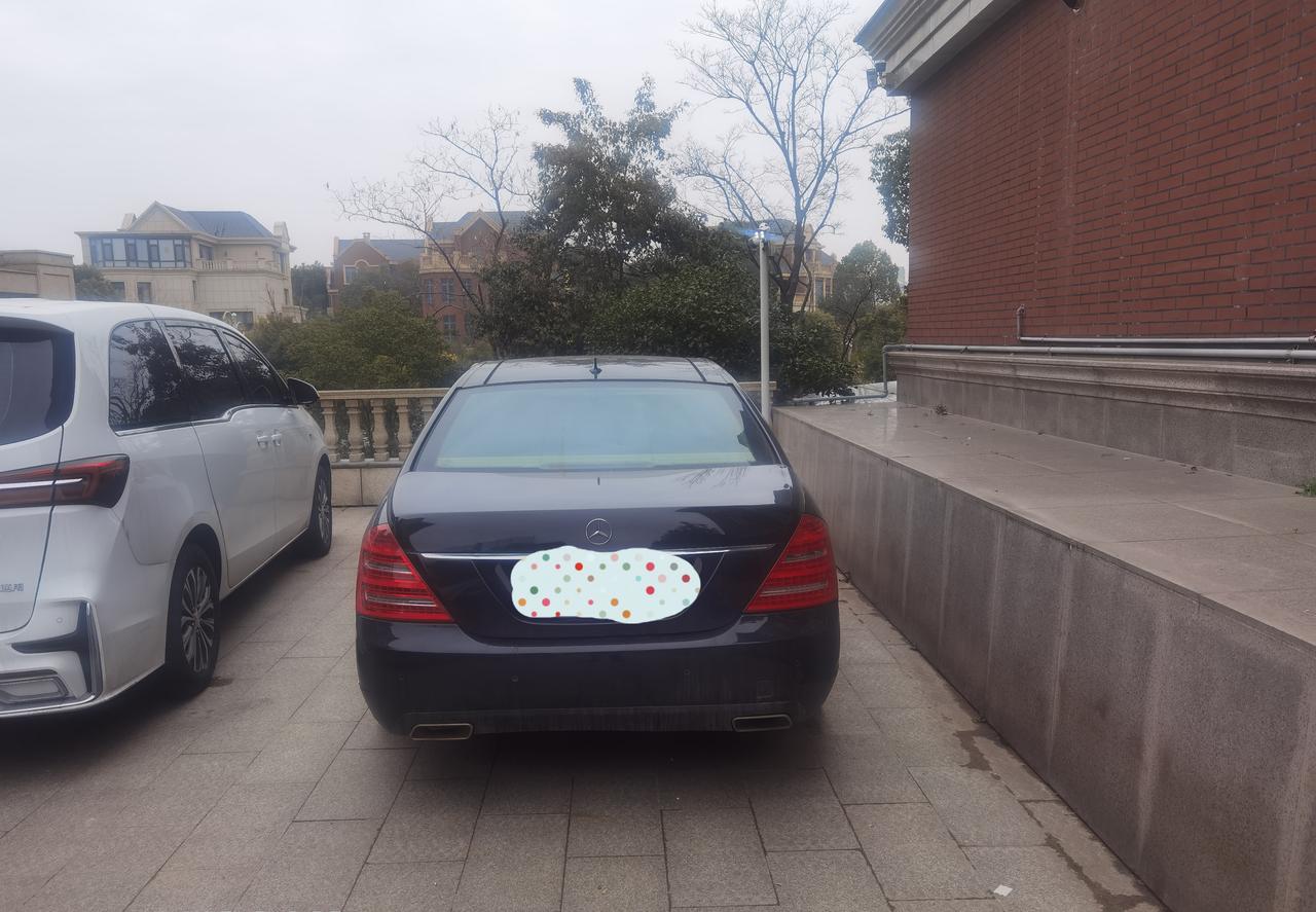 奔驰S级 10年300能值多少？一手没大事故，还能卖多少？提了新的老的开不到。。原来有点舍不得，想想算了比停那好。
