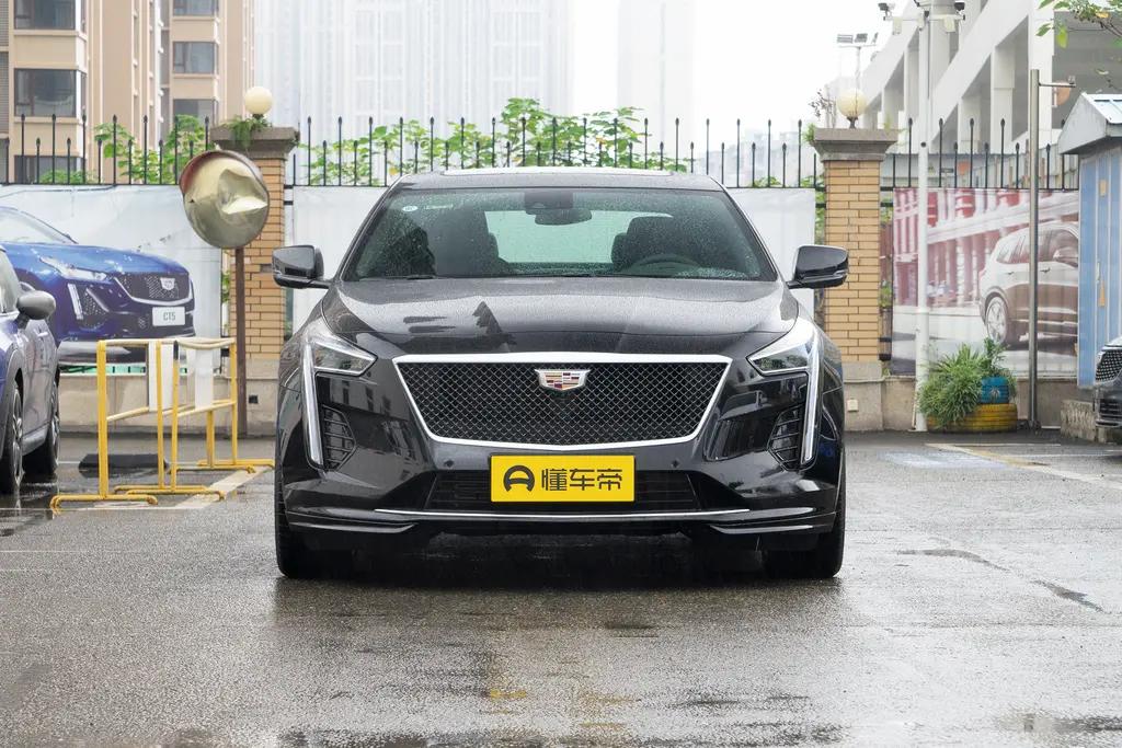 今天去看车，同样40万选辉昂尊贵还是ct6尊贵