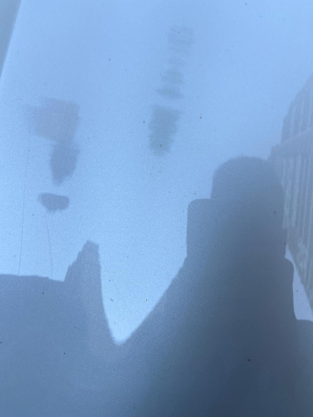 标致508L 白色车漆上面这种黄的脏点点是啥呀？像生锈一样的，用手也扣不掉洗车也没有洗掉。这是咋回事