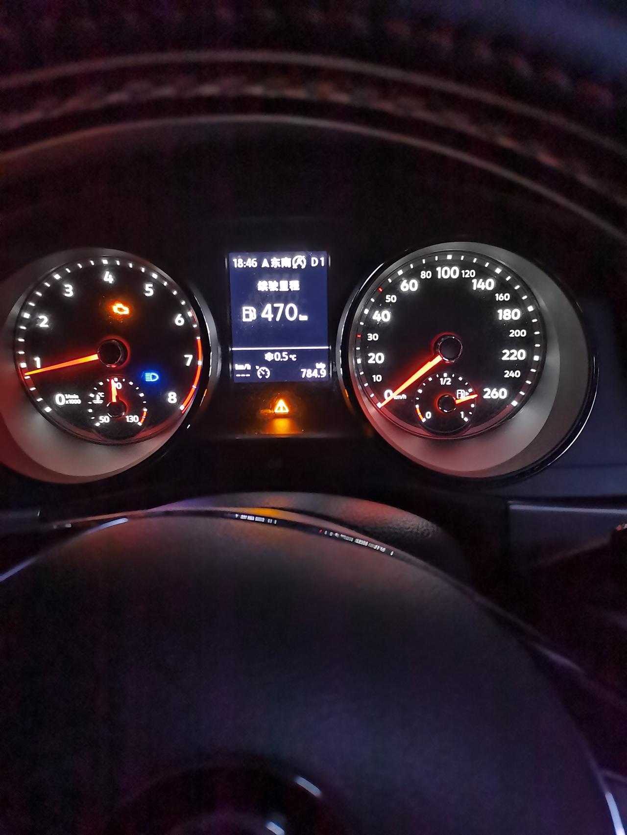 大众途昂 ：你好，请问我这台车的故障主要，故障三角符号灯亮后就加油不跑路，档位显示就D1不变，有时就是1.3.5档出现，