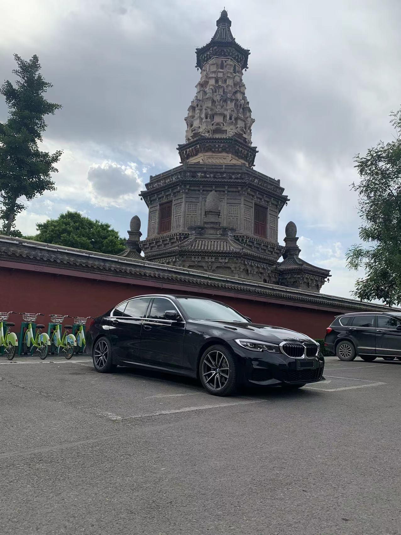 宝马3系 刚买的325运动套，车启动的那一瞬感觉4个轮子有摩擦声音，连着几天了，正常前行，倒车都有咯吱声，各位大神，这个
