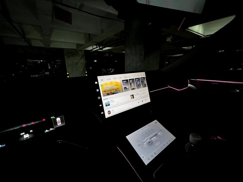 魏牌拿铁DHT-PHEV 感觉咖啡系列的品质和技术都是20-30万元市场第一梯队的，但是目前消费者并不认可魏这个品牌所对