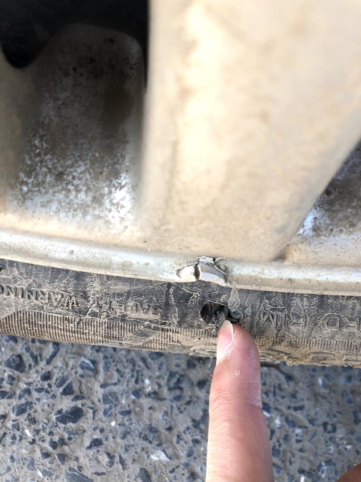 标致508L 后轮这样了 有没有事，需要去怎么处理