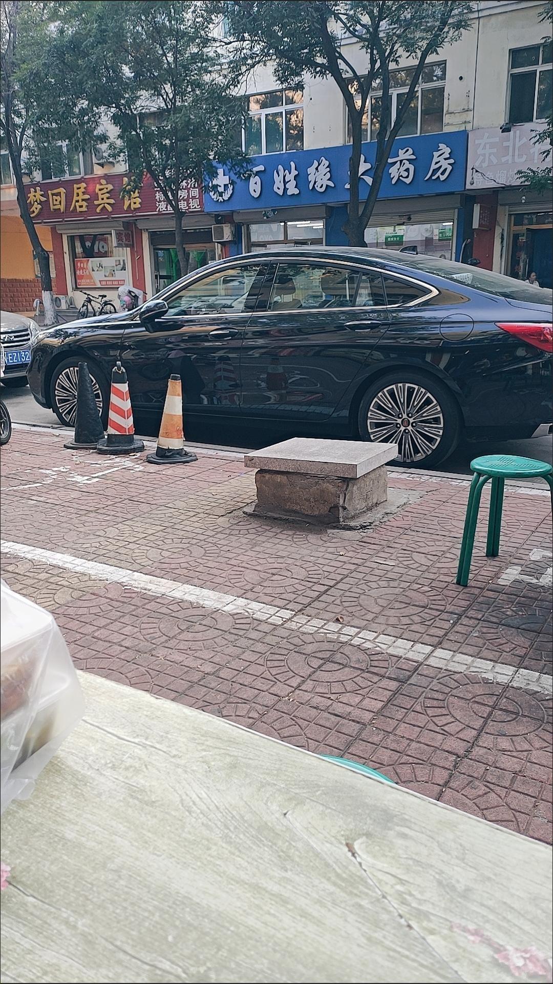 红旗H5经典 H5 1.5气韵安装行车记录仪麻烦吗？是不是要拆卸车上的东西，会不会导致以后因为拆卸安装发生异响???