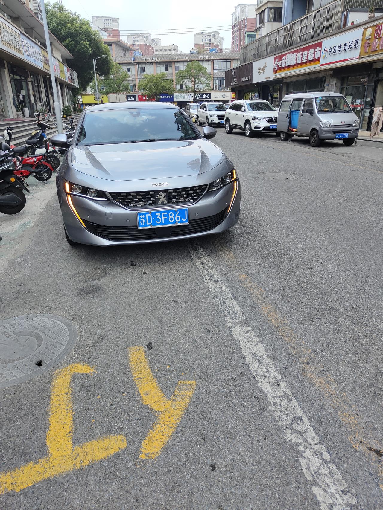 标致508L 2022刚提的架控，第一箱油油耗12正常么？一半高架一半市区同行不是特别堵左边常州，是不是新车都高