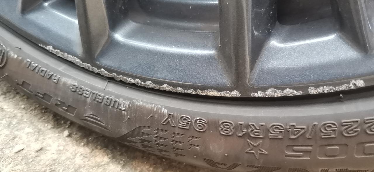 宝马3系 请问轮毂边缘刮到了，怎么处理呢？如果去找个修理厂补下一般要多少？