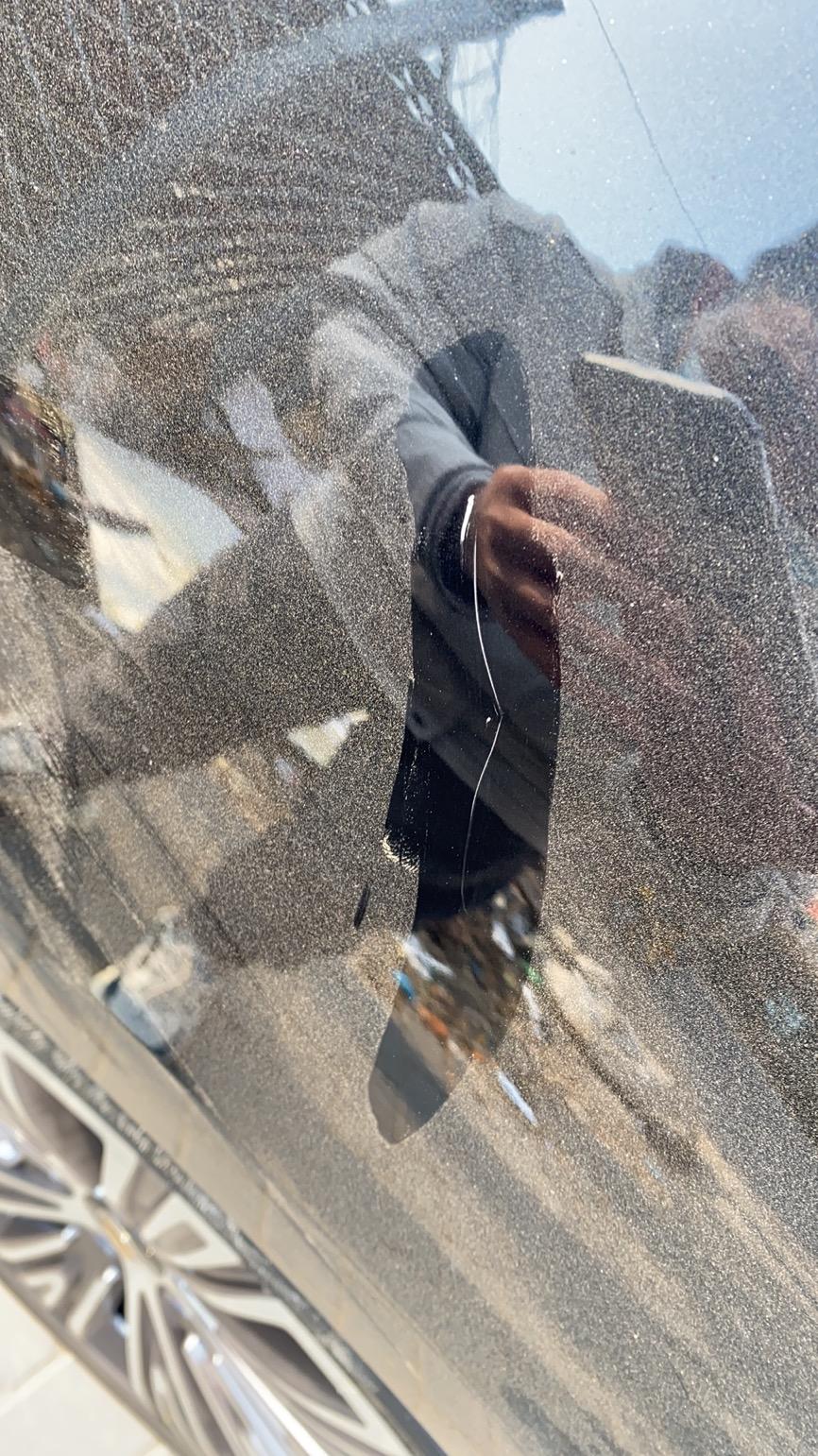 红旗H5经典 贴个膜多少钱，前两天车好好的停着，第二天一挪车发现右边被划了两道，有点烦