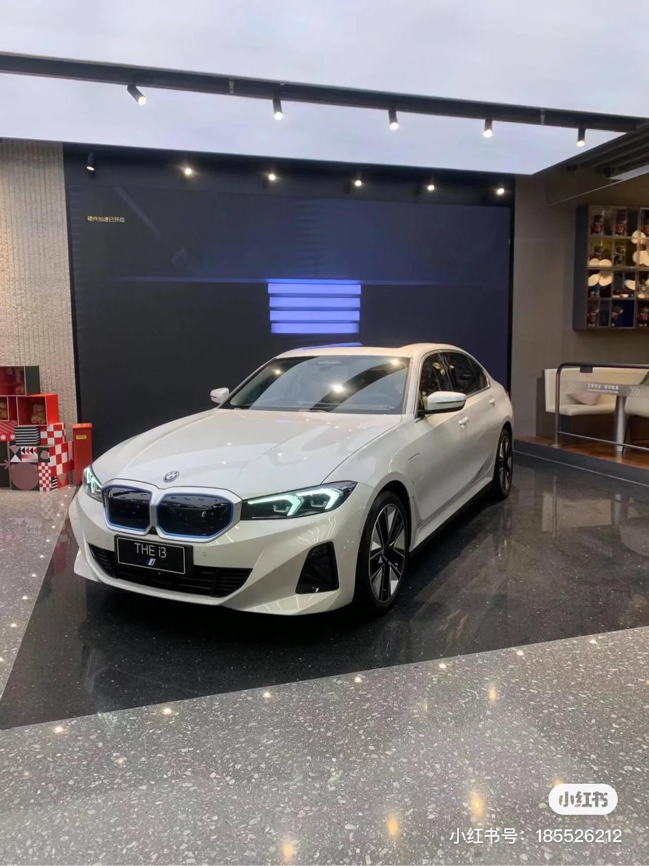 宝马i3 i3，model3，et5怎么选？主要是看i3和model3标续I3优点是做工，空间，隔音，id8，能用car