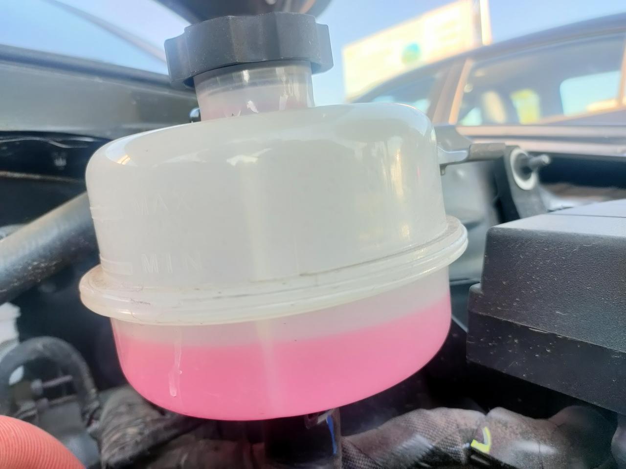 比亚迪秦PLUS DM-i 请问这个加什么牌子的防冻液，现在这个天气开空调走三十多公里就开始出现小乌龟，我看了一下防冻液