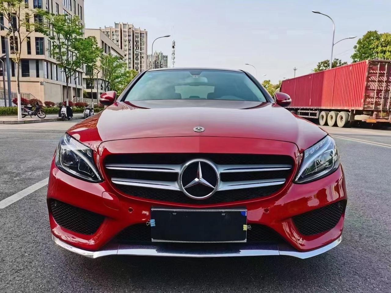 奔驰C级(进口) 奔驰C200L运动版，2018年8月登记，7万多公里，2.0T排量，9速变速箱。 现在这二手多少钱了…