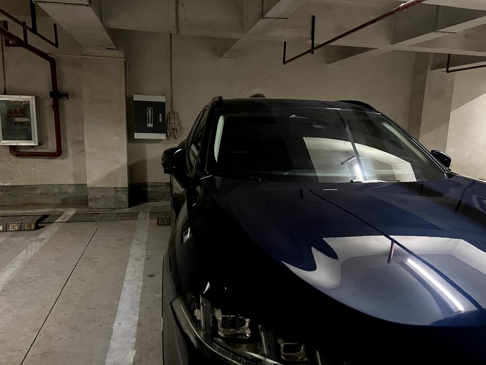 魏牌拿铁DHT-PHEV 感觉咖啡系列的品质和技术都是20-30万元市场第一梯队的，但是目前消费者并不认可魏这个品牌所对