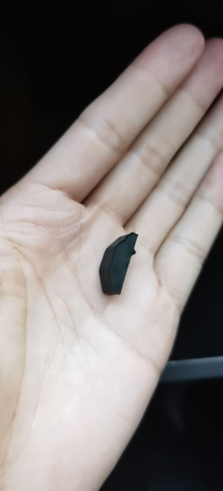 大众途观L 拆手套箱掉下来一个胶垫，有知道是哪个部位的么？