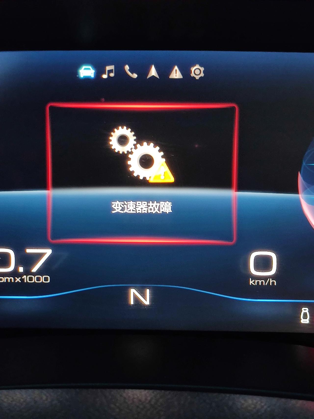 哈弗F7 2020款哈佛F7，2.0i范，两驱高配，20年7月出厂，7月21号提车！900公里，今天路边碰到一熟人，P档