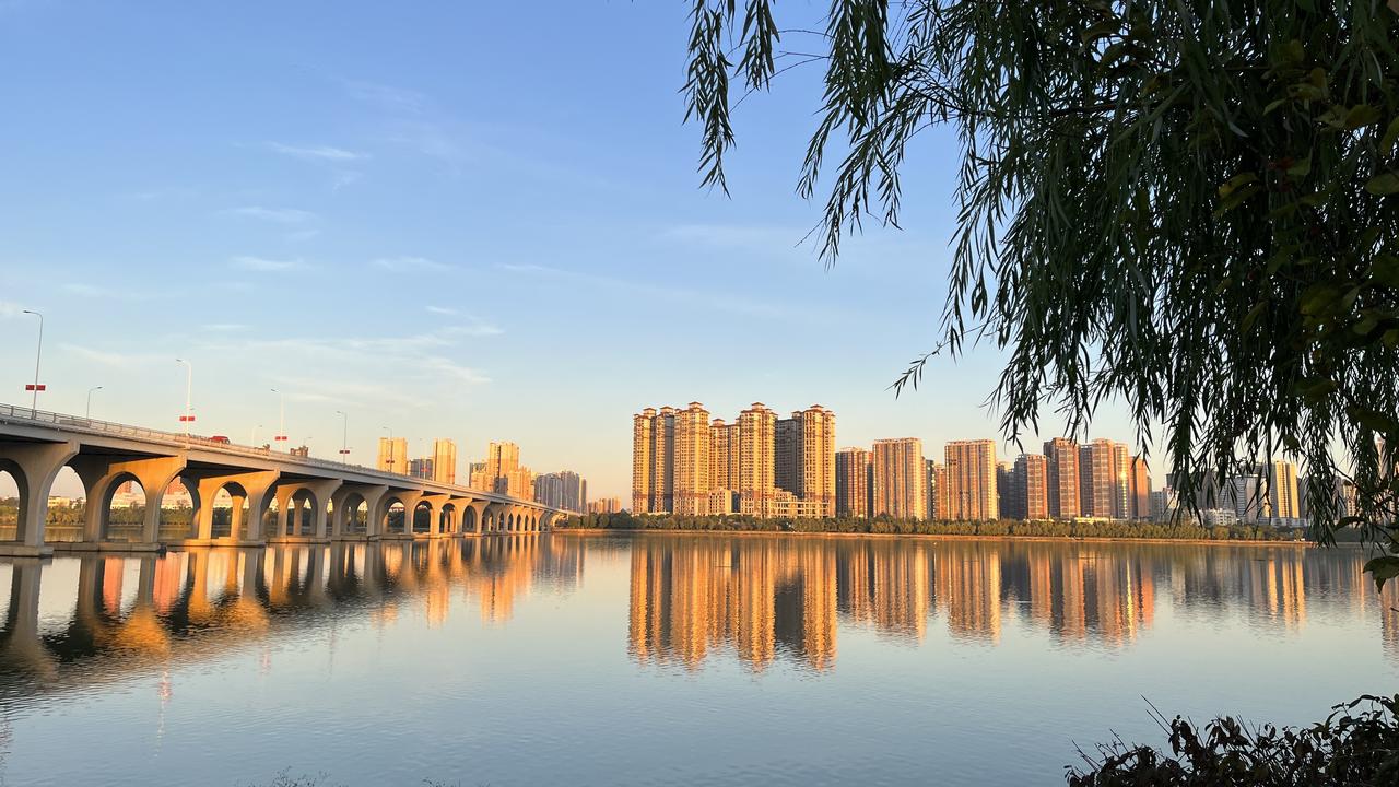 宝马5系PHEV 求助，买车的时候，让送什么呀，车衣，镀晶，玻璃膜，行车记录仪，脚垫，还有啥？还有买车注意什么事项？