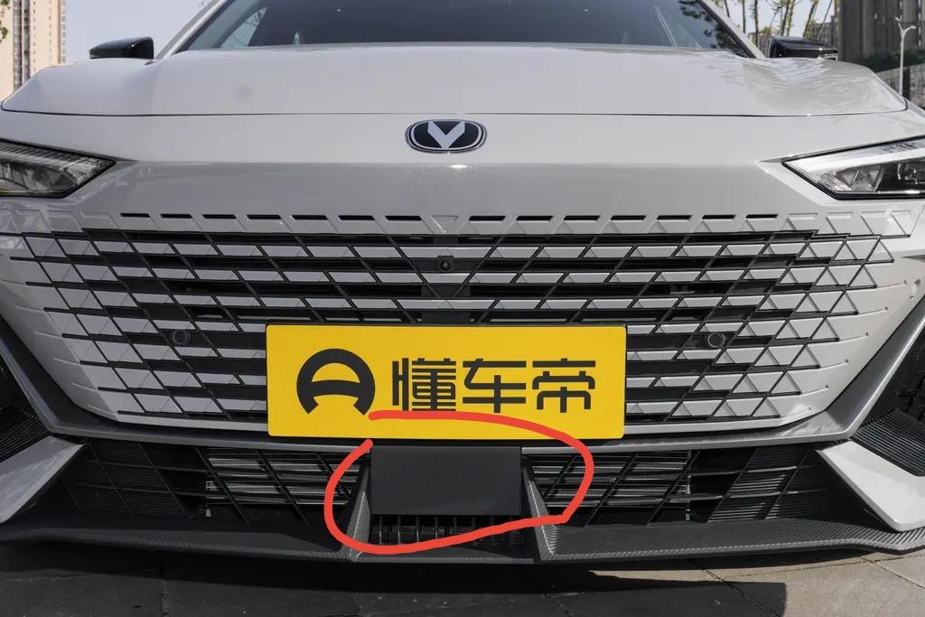 长安UNI-V 兄弟们能不能帮帮我测量一下这个尺寸是多少吗，车不在身边测量不到，帮个忙，谢谢兄弟们