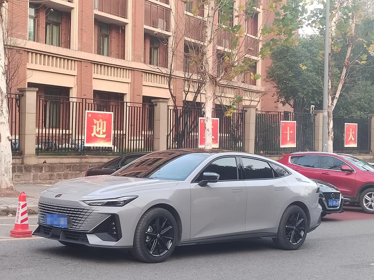 长安UNI-V 后备箱钥匙开启后，不能钥匙关闭吗？