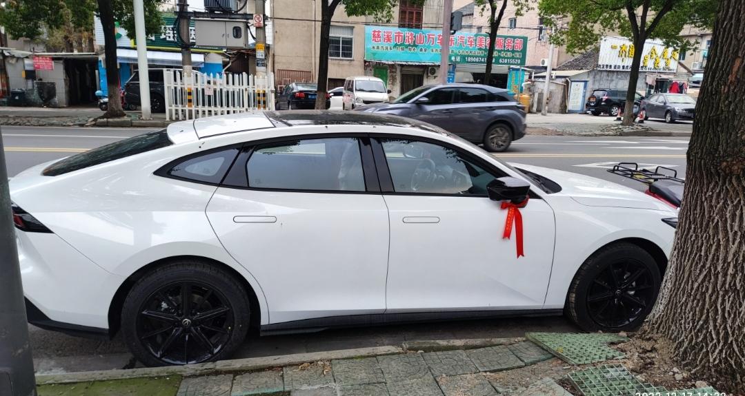 长安UNI-V 你们新车转弯后方向盘自动回正嘛，我的咋感觉动力不足一样，我开的慢，不知道会不会是这个原因。白色真帅