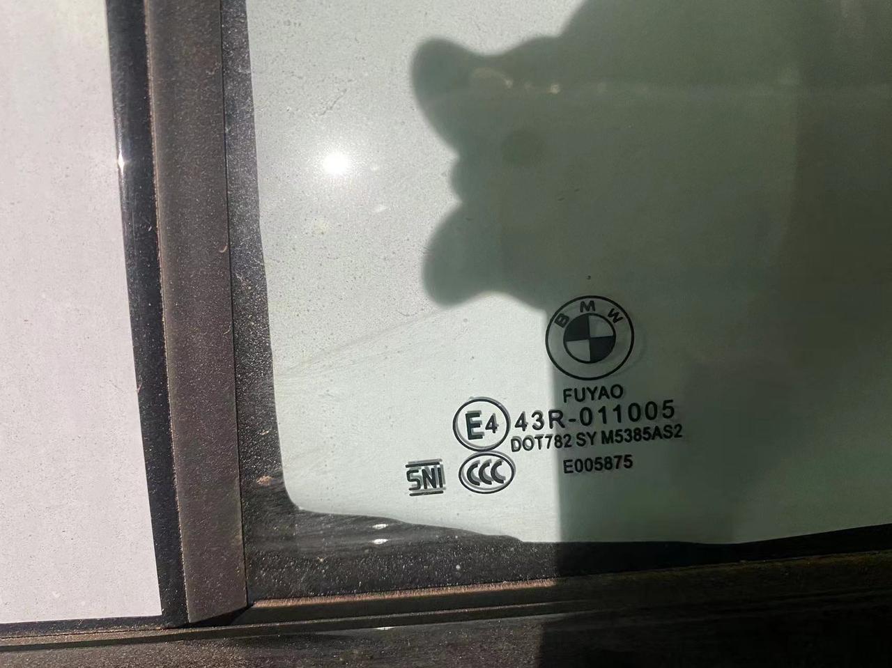 宝马3系 想问问老哥，小弟新提的325li耀夜，有两块车玻璃没有生产日期，属于正常情况吗