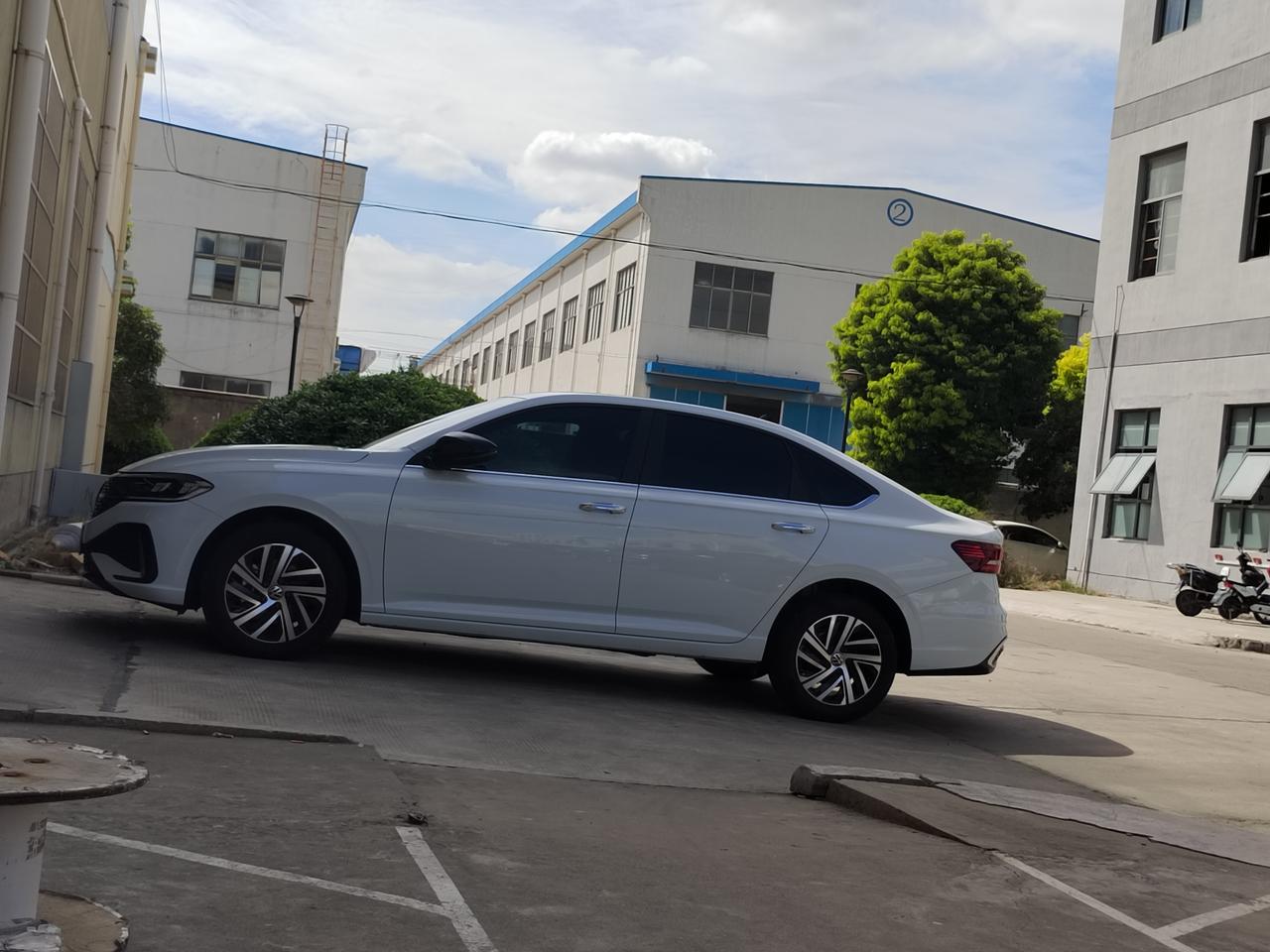 大众朗逸 坐标上海，大家去4s店做基础保养花了多少？一万公里了准备去做一次