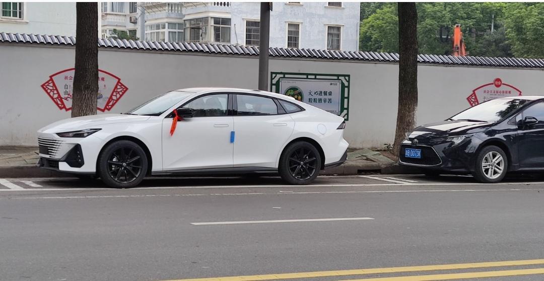 长安UNI-V 你们新车转弯后方向盘自动回正嘛，我的咋感觉动力不足一样，我开的慢，不知道会不会是这个原因。白色真帅
