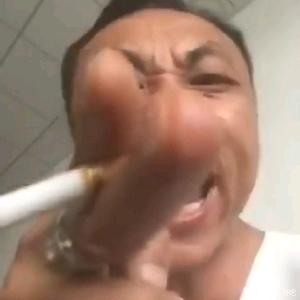 长安UNI-V 各位老哥，请问univ前排的头枕是死的吗，调节不了，不能往上调？我脑袋直接枕空气啊。