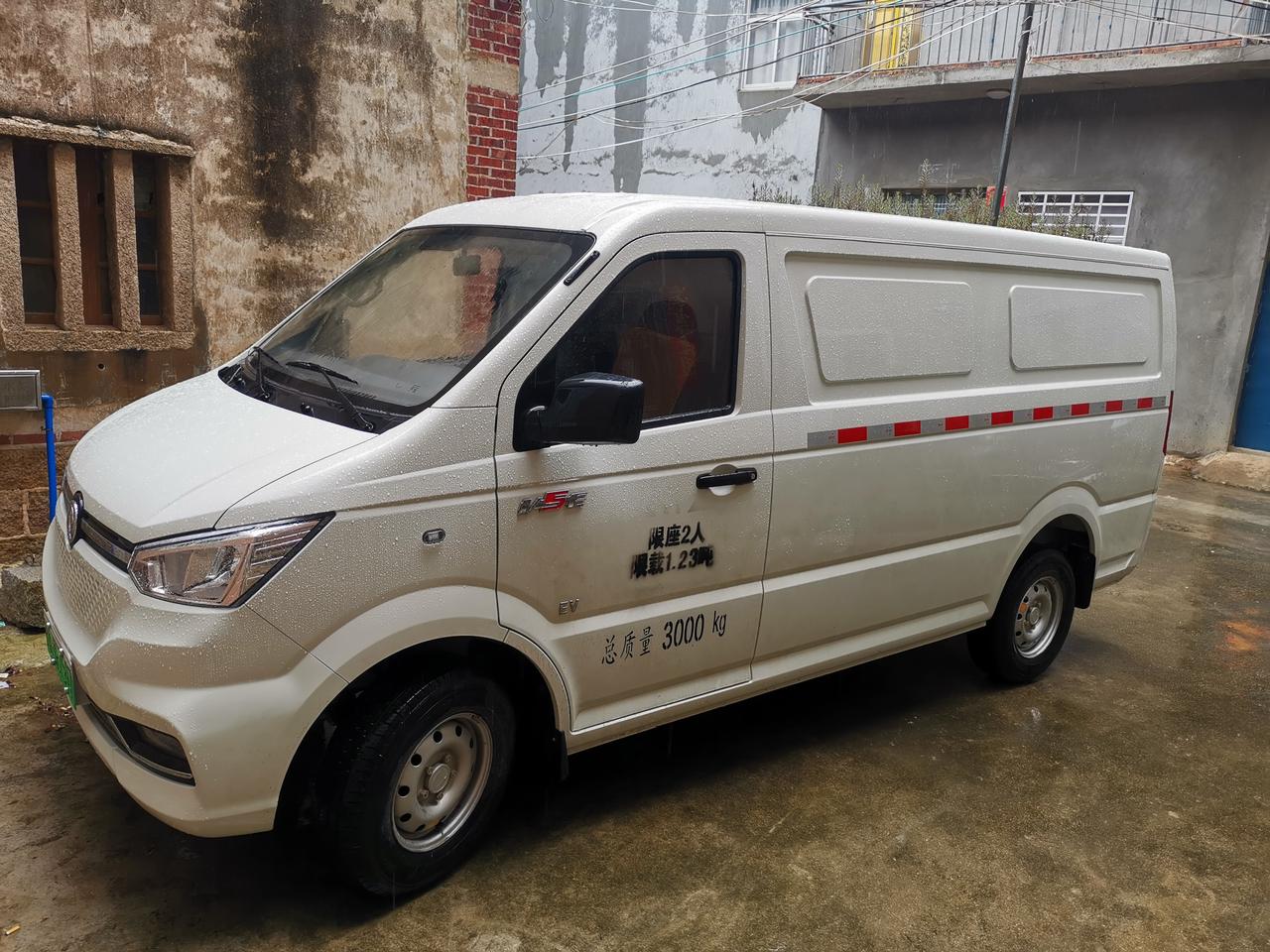 东风御风EM26 这车卖二手多少钱？公里数3000