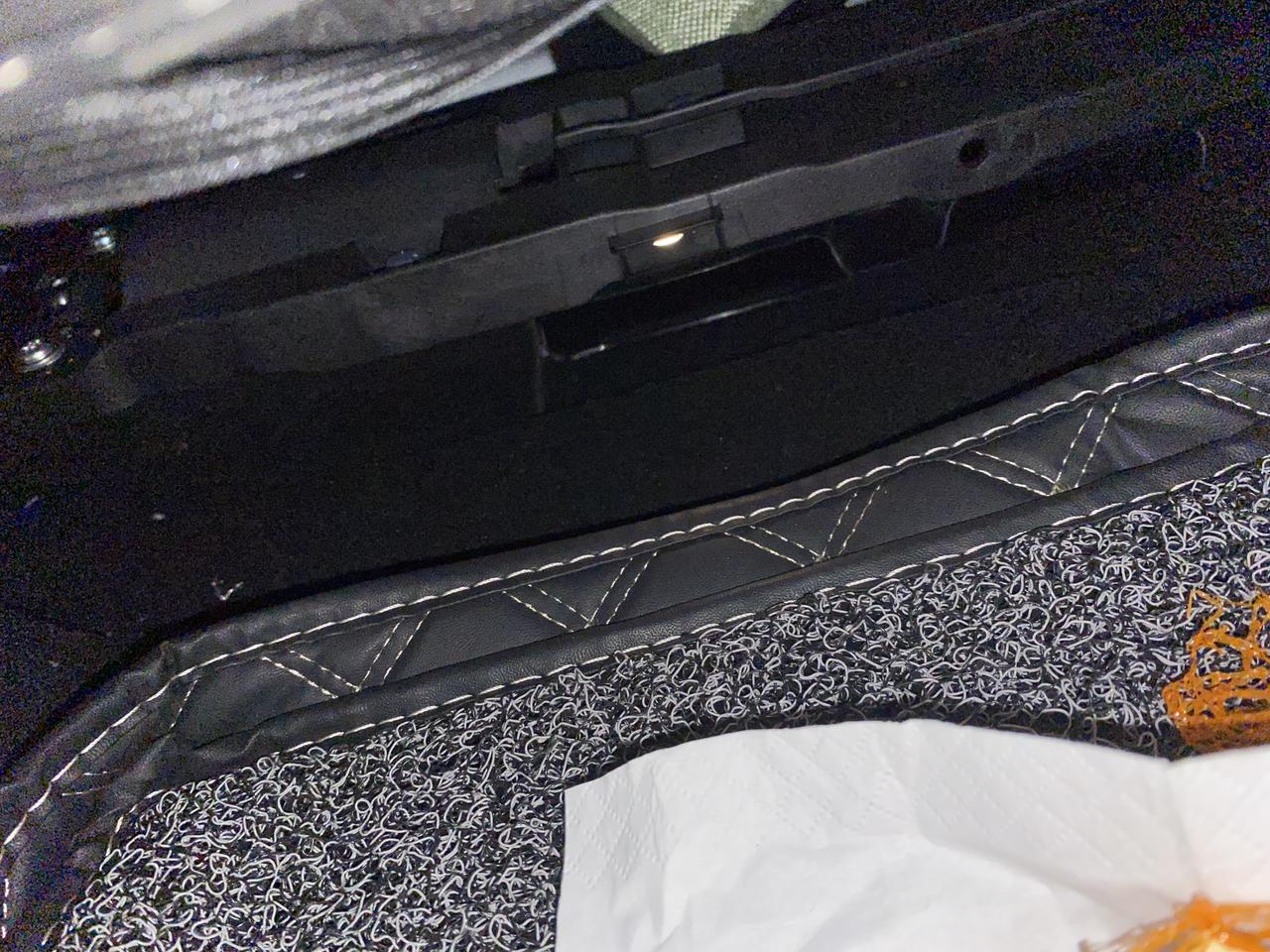 雅阁10.5之前没见过这个灯亮的现在一启动车就亮了谁知道什么原因吗？是黄色的小灯灯