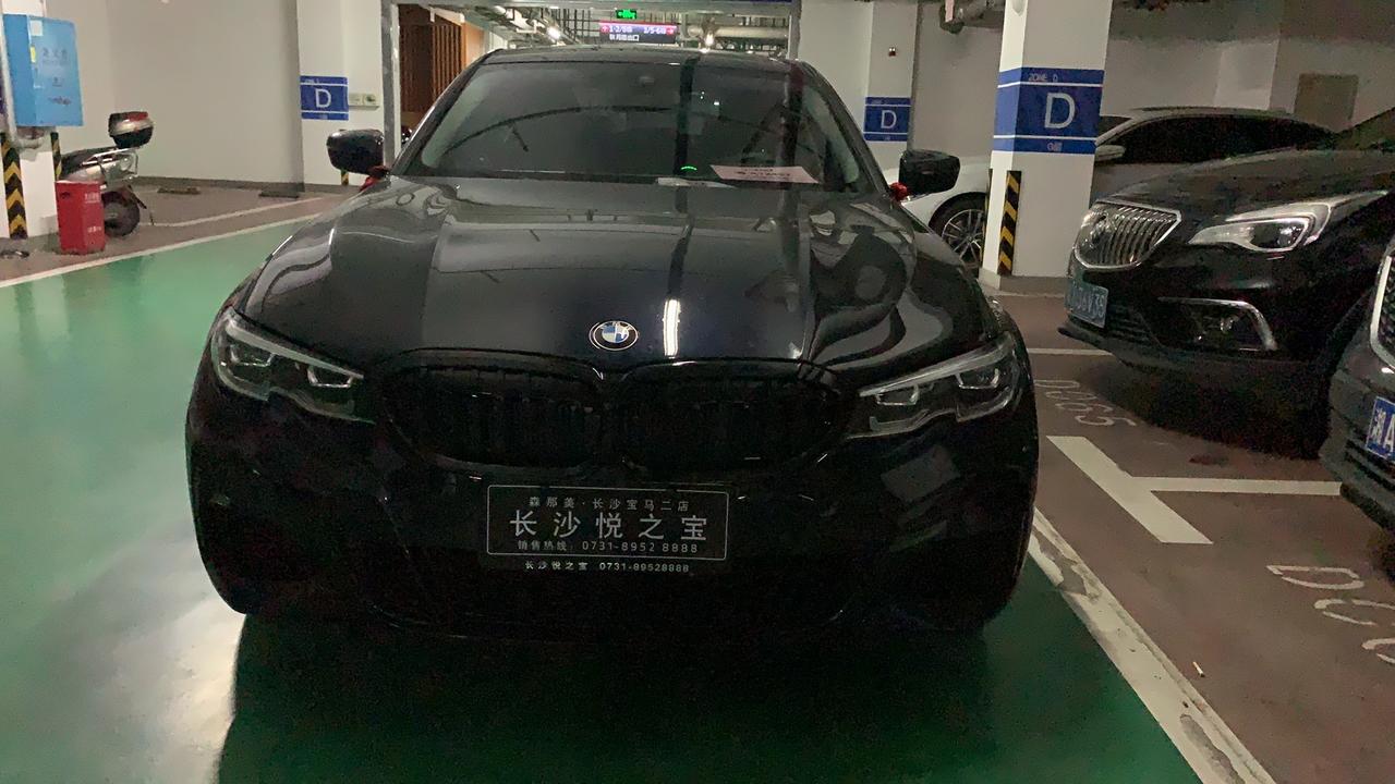 宝马3系 新车跑高速的时候，过一些小水潭的时候，速度大概120到130，方向盘自动往左飘了一下，昨天回家的时候，超车的时