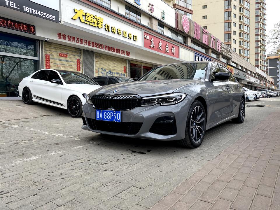 宝马3系 各位车友请问一下你们过小坑或者井盖的时候，天窗按钮那里有异响吗