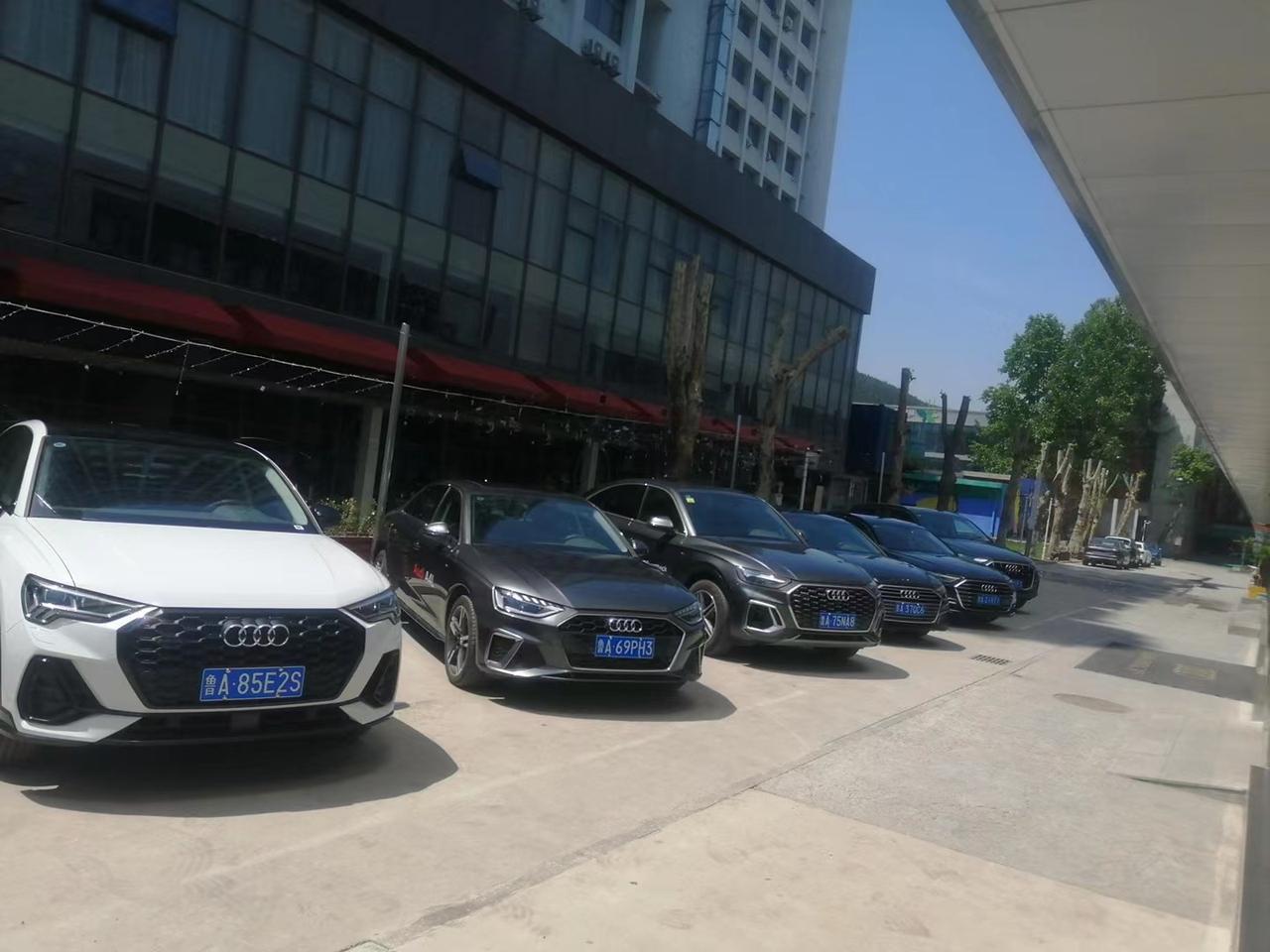 奥迪A4L 各位车友们我想问一下你们提车4儿子店给了你们几把钥匙