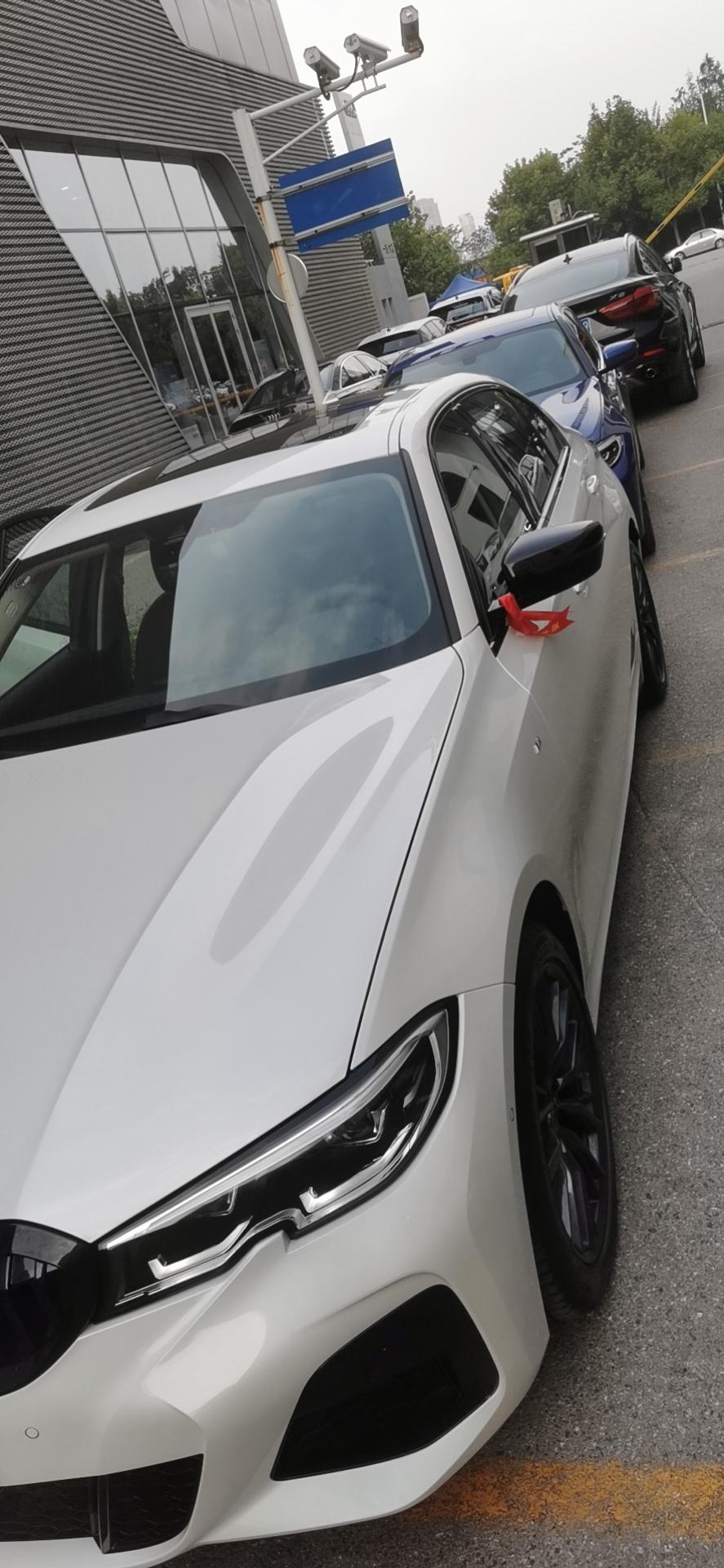 宝马3系 2020款325lim安卓可以链接 carplay吗？你们都是用的手机支架导航吗？
