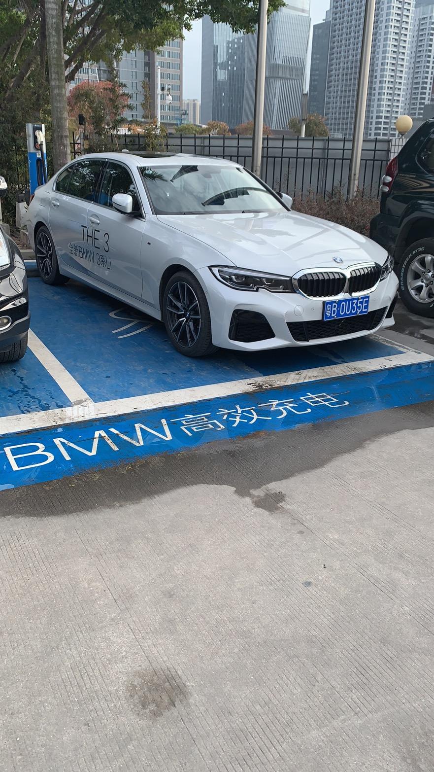 宝马3系 天天看到说宝马低速顿挫，我也知道是什么感受，是不是像绿皮火车那种，哐东一下，是不是那种感觉，那这车怎么还卖的那
