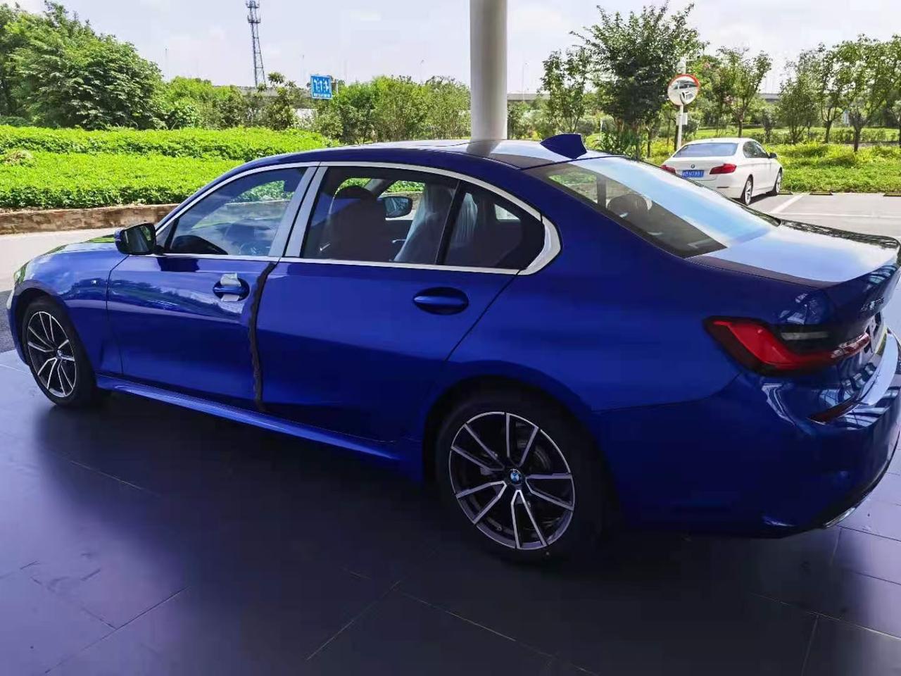 宝马3系 325 Li 运动提车了，来交作业坐标安徽，走的汽贸裸车:313000购置税:27700保险:7500上牌:2