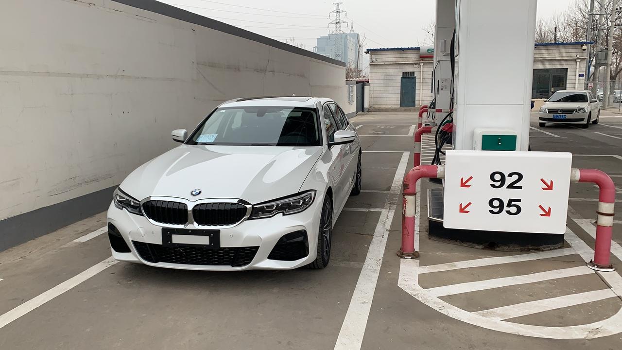 宝马3系 兄弟们原地打方向 咯吱咯吱响吗