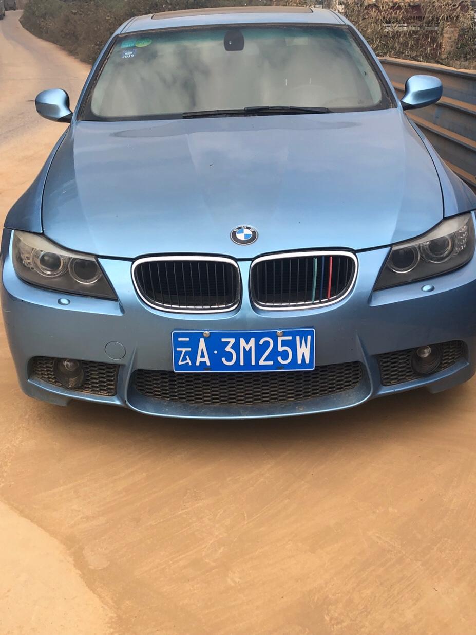 宝马3系 11款，最近停放几天再启动发动机仓冒烟，还有胶臭味道，每天开就没有，有谁了解吗？