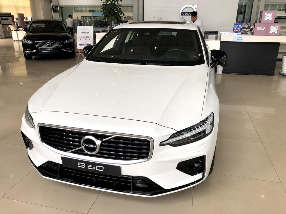 宝马3系 BMW330i和沃尔沃S60T8怎么选择？来宝马讨论是因为我是宝马7车主，想再买一台小车，请朋友们给点意见，两