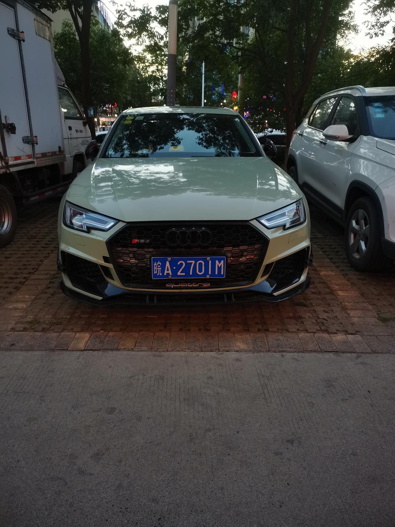 奥迪A4L 大哥们，你们的22款A4L40时尚动感轮胎是啥牌子呀，我看别人的都是米其林。我的怎么是倍耐力P7???