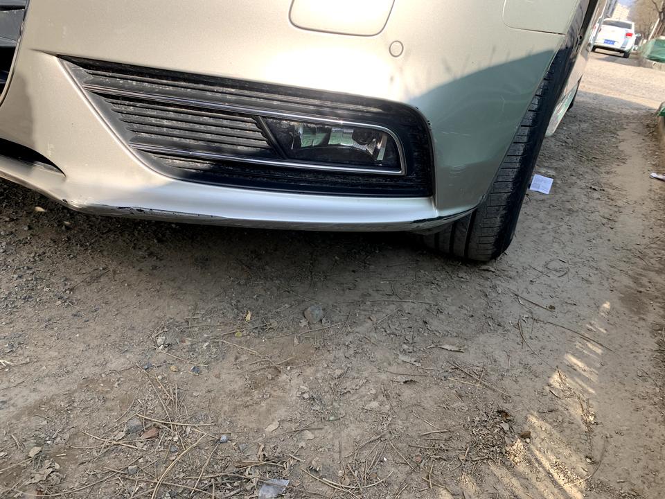 奥迪A4L 修个这个保险杠需要多少钱