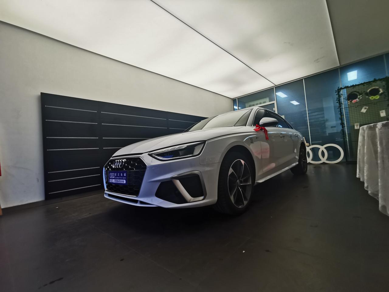 奥迪A4L 各位大佬，2020款奥迪a4l时尚动感，提车一个月发现冷车抖动，高速主驾驶车窗玻璃奇怪风噪（类似于漏风的声音