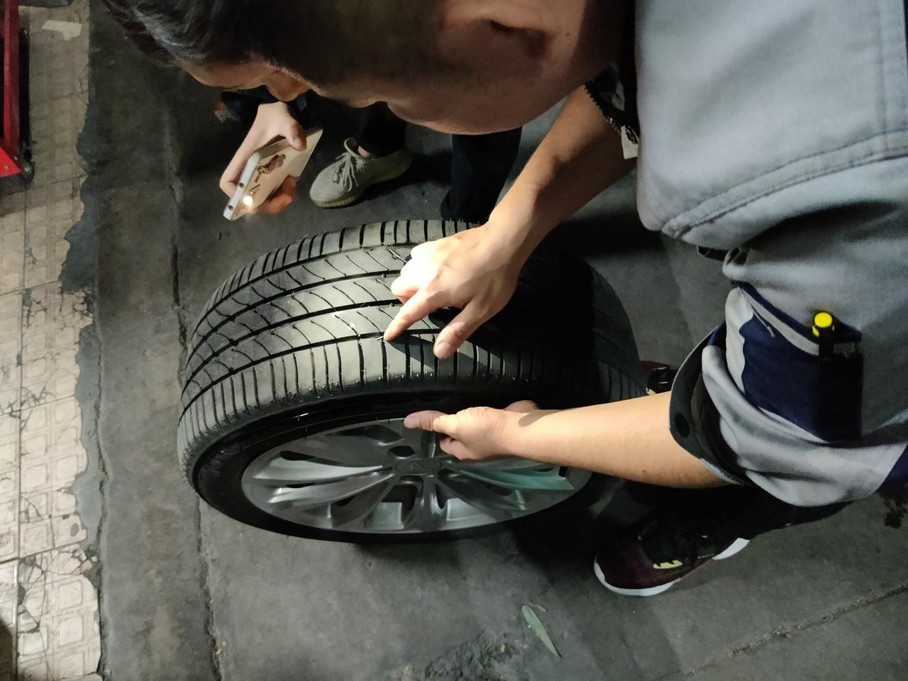 凯迪拉克CT5 扎进去一个刀片，零胎压行驶了大概三公里有没有事？这种补胎不影响使用吧