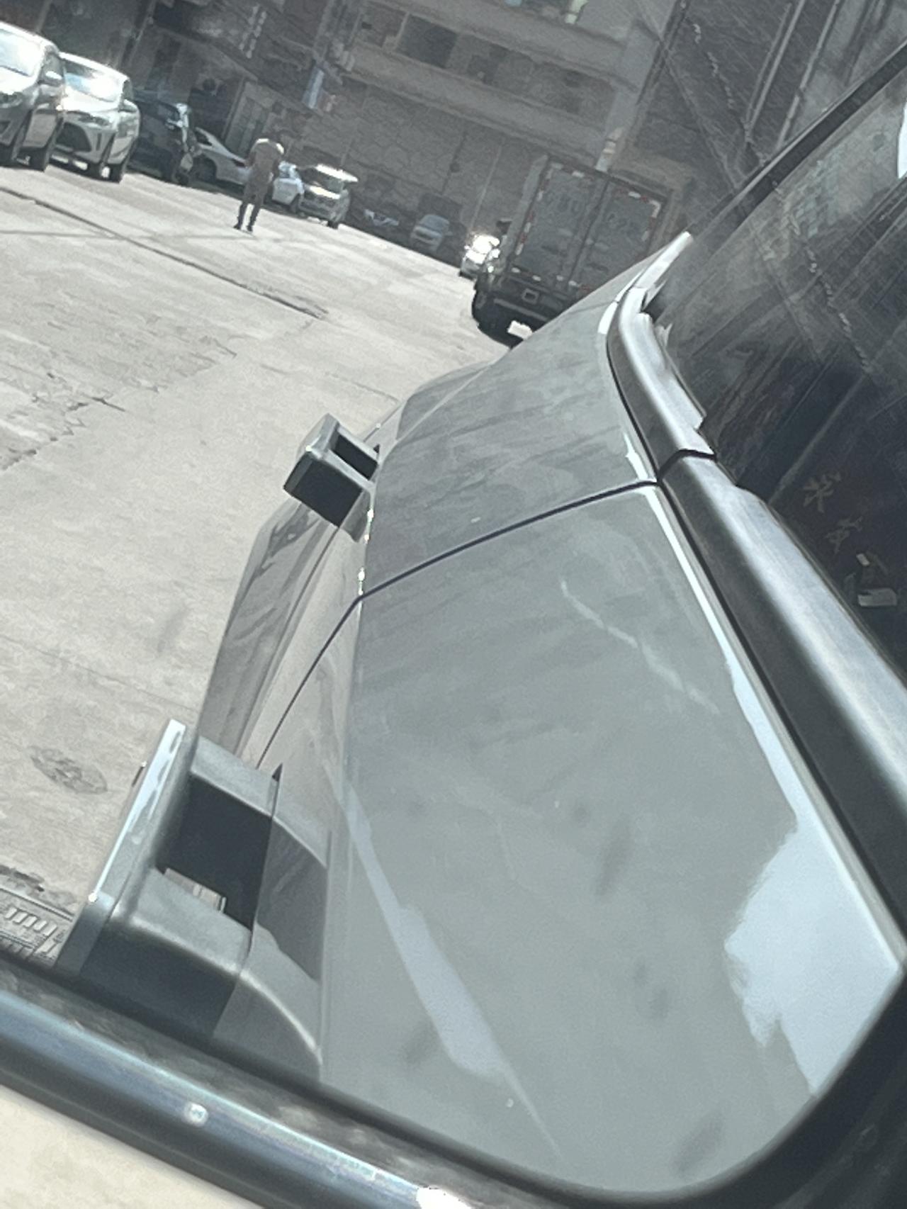 长安UNI-V 车辆的车门 缝隙一下子大，开上路一会又不见了，你们有这种情况吗？
