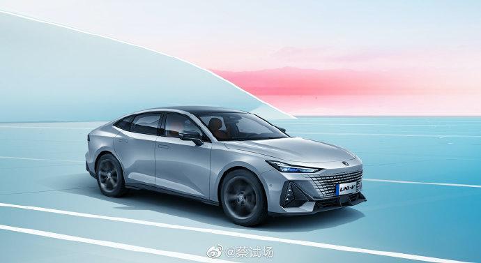 长安UNI-V 我现在开五菱宏光，1.5L动力的，因为是后驱车，所以我平时开着挣钱很顺手，但是高速上100+速度的时候发