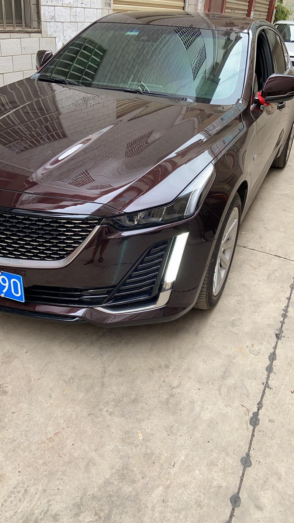 凯迪拉克CT5 请问下各位课代表，为什么我的CT5日行灯只会下边常亮，而不是上下常亮呢，（开启示宽灯才会上下常亮）求解，