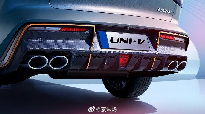 长安UNI-V 我现在开五菱宏光，1.5L动力的，因为是后驱车，所以我平时开着挣钱很顺手，但是高速上100+速度的时候发